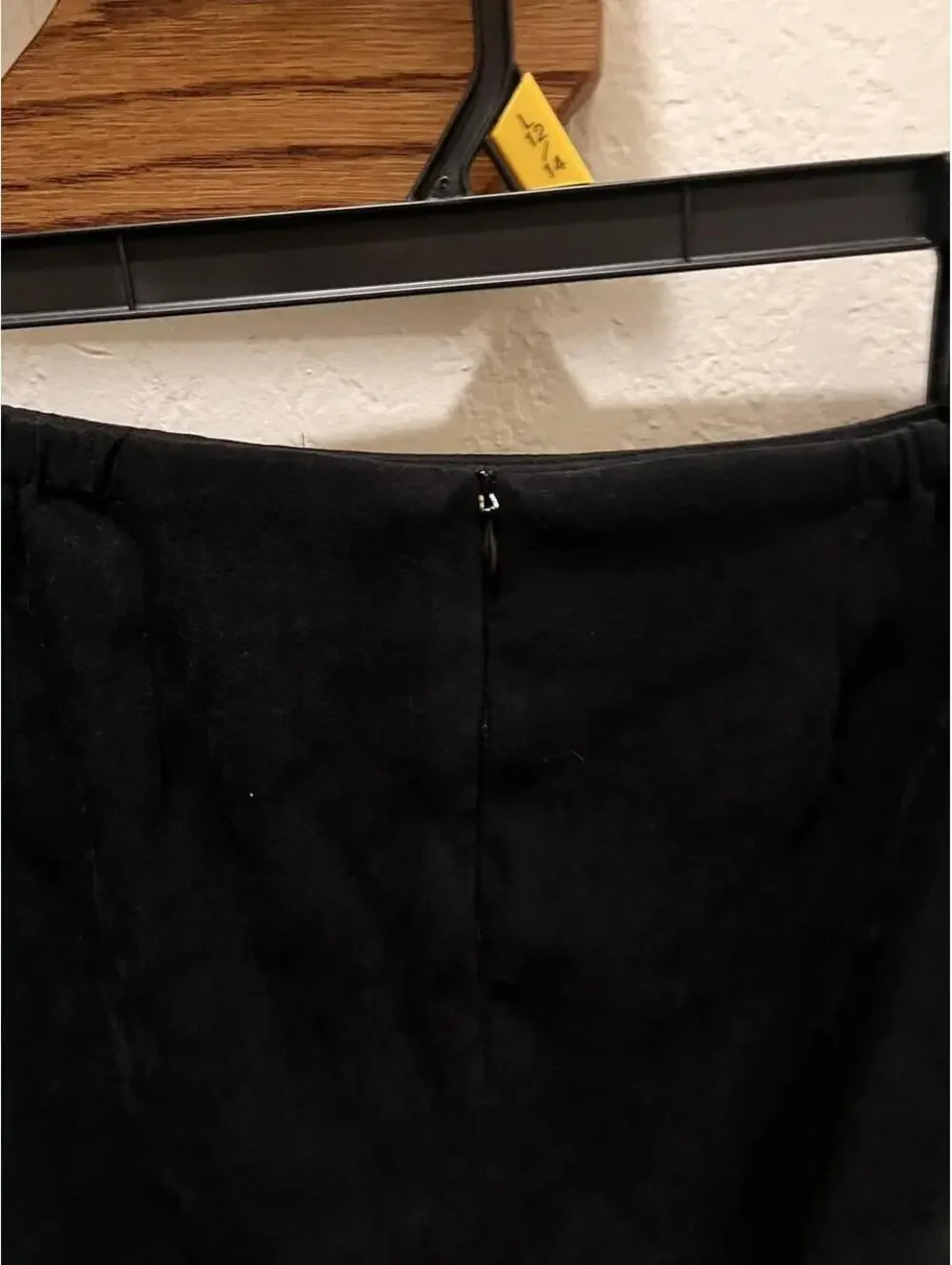 Vintage Black midi skirt with zipper and button closure #midi #classic